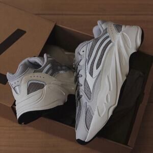 Adidas Yeezy Boost 700 V2 Low Static New In Box EF2829- SIZE 12 MENS